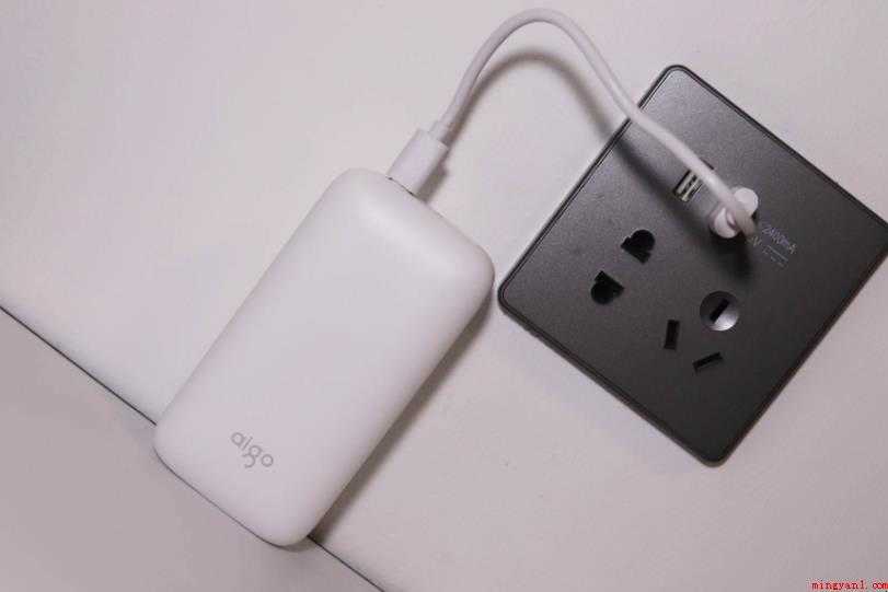 usb是充电器吗