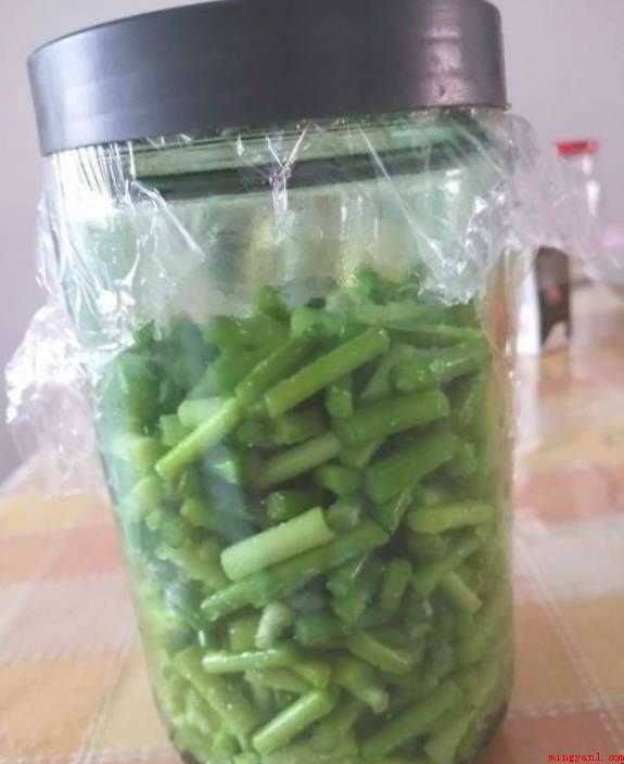 腌蒜苔的最简单做法是什么