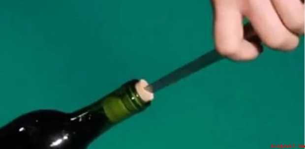 没有开瓶器如何开红酒