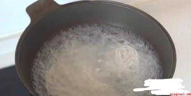 白菜炖粉条不放肉的做法是什么