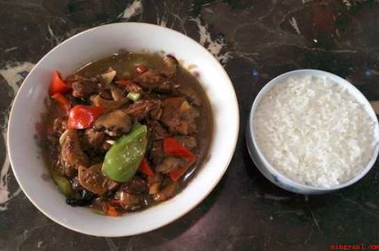 黄焖鸡米饭怎样做
