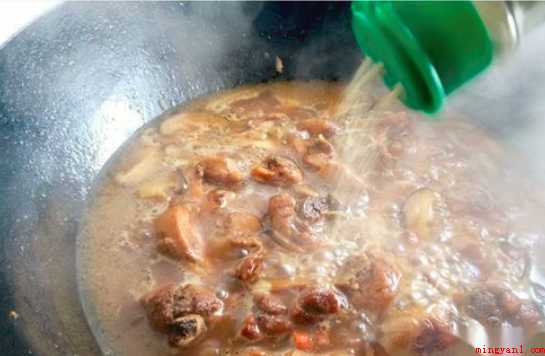 黄焖鸡米饭怎样做