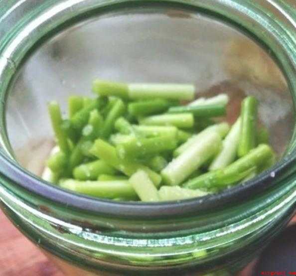 腌蒜苔的最简单做法是什么