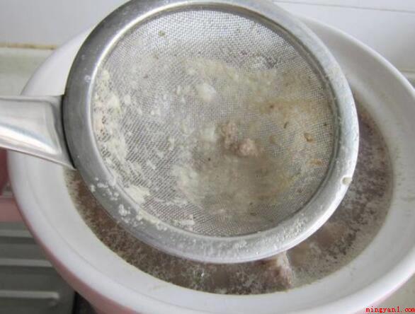 家常炖羊腿怎么做好吃又简单(羊腿、胡萝卜、盐、姜、圆葱)