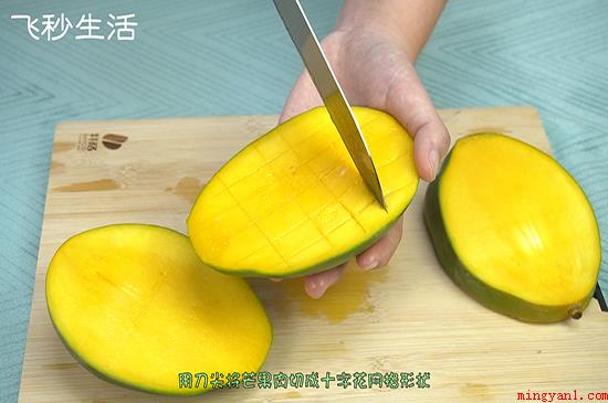 芒果怎么切(切芒果的方式十字花切法)