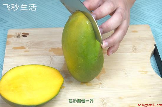 芒果怎么切(切芒果的方式十字花切法)