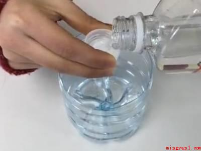 刮玻璃怎么才能刮干净(玻璃是非晶功能材料原材料)