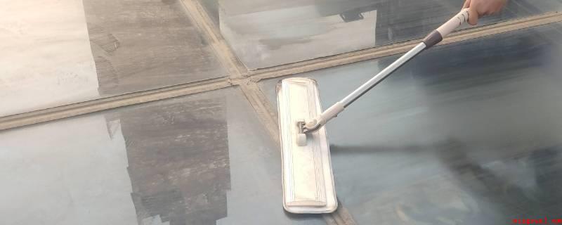 刮玻璃怎么才能刮干净(玻璃是非晶功能材料原材料)