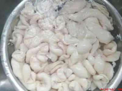 大肠怎样处理才干净(猪肠是用以运输和吸收吃的食物的)