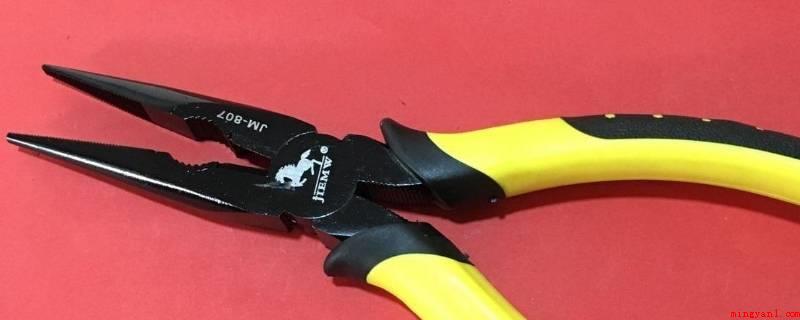机械工具有哪些(机械设备专用工具有尖嘴钳、螺丝起子、斜口钳、剥线钳、测电笔、)