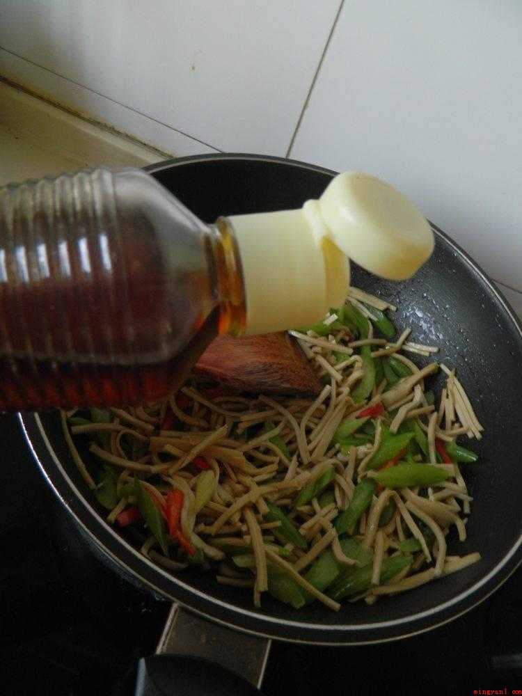 豆腐丝怎么炒好吃又简单（豆腐丝的做法_健康频道）