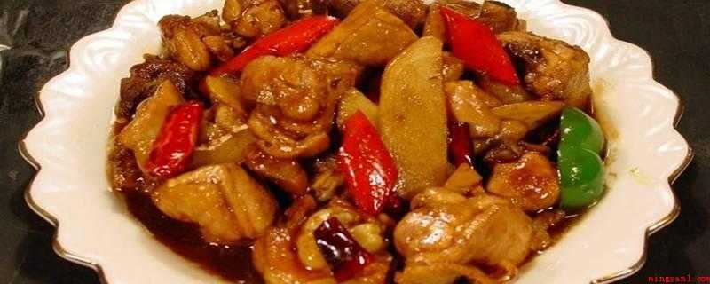 鸡边腿的简单做法(鸡边腿去油,去皮,剁小块。)