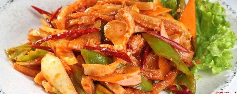 炒牛肚怎么做好吃(牛肚片250克,青蒜片100,胡萝卜片少,盐少,油少,酱油少)
