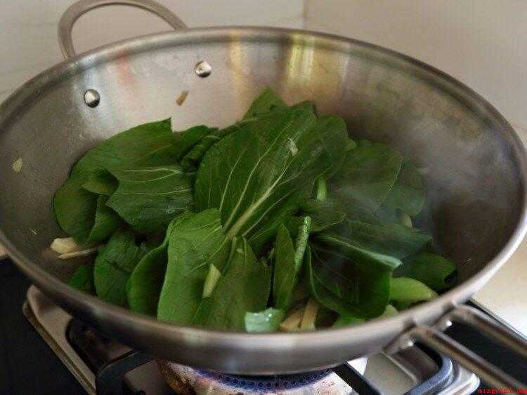 菜怎么炒好吃（青菜的嫩叶供蔬菜用,为中国最普遍蔬菜之一）
