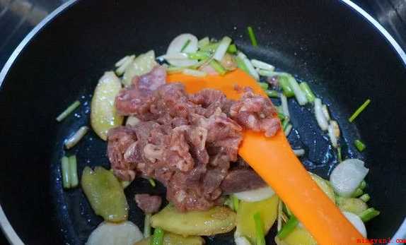 炒牛肉怎么做好吃(严冬食牛肉,有养胃功效,为严冬滋补上品)