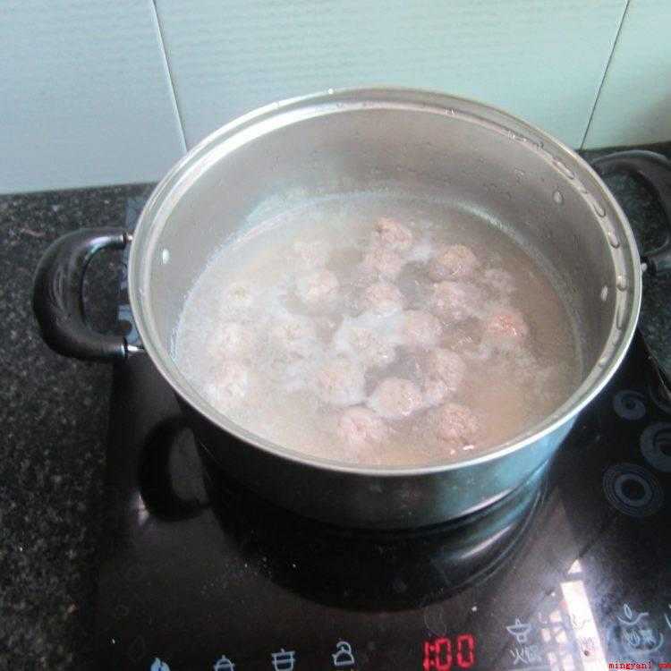 清水丸子肉馅怎么调(小火煮丸子营养成分 )