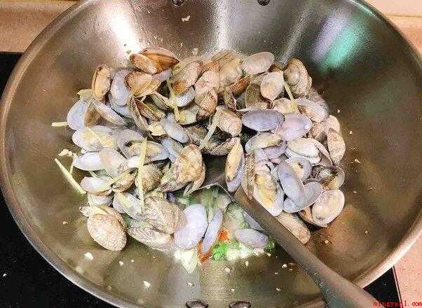 蛤蜊怎么炒（蛤蜊的营养特点有哪些?）