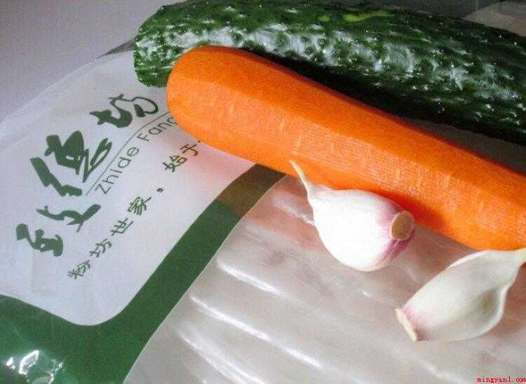 粉皮怎么做(青瓜、胡萝卜丝的常用原料)