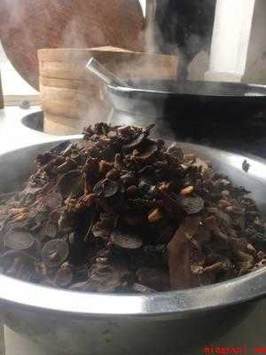 怎样自制熬制八珍汤膏（党参300克,自制八珍汤膏,夏天浸泡半天,大火烧开,小火煮一）