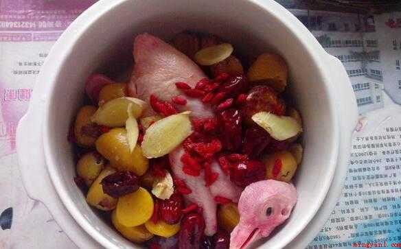 鸽子怎么炖不腥（我国民间有“一鸽胜九鸡”的说法）