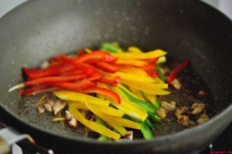 剔骨鸡腿肉怎么做好吃(鸡腿这样做,简单又好吃)