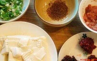 怎么炒嫩豆腐(麻婆豆腐,嫩豆腐1盒,肉末小半碗,郫县豆瓣酱)