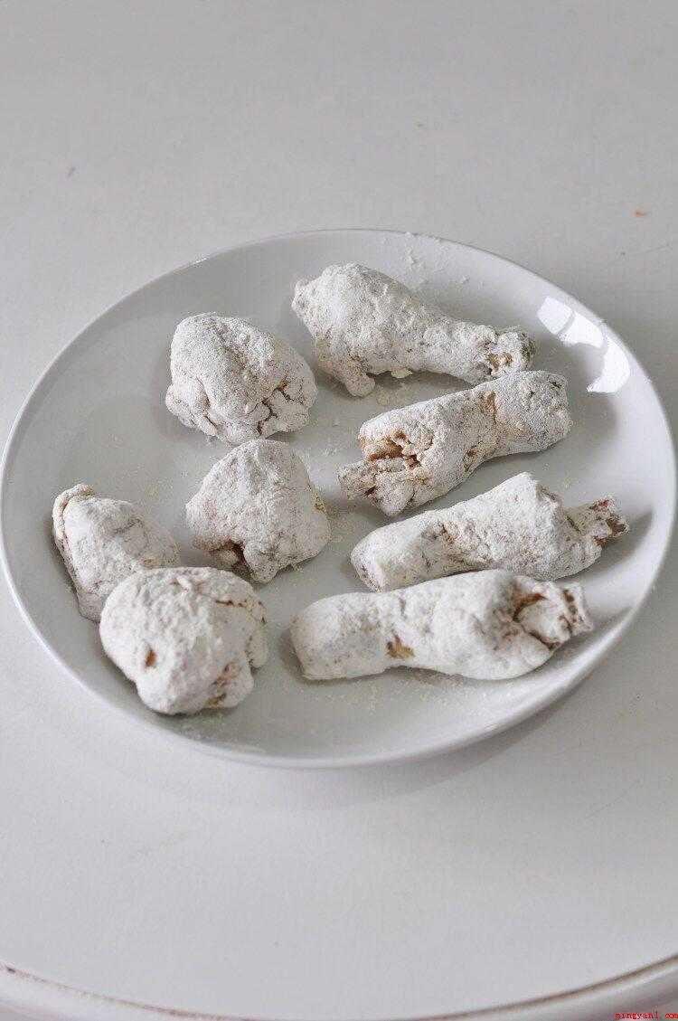 鸡腿怎么弄才好吃(鸡腿一个挂上鸡蛋土豆糊)