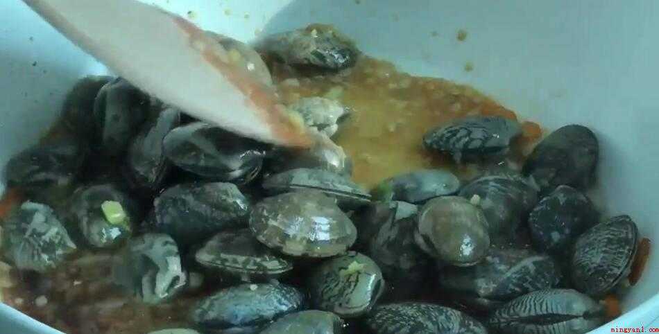 怎么炒花甲（花甲这样做,简单又美味）
