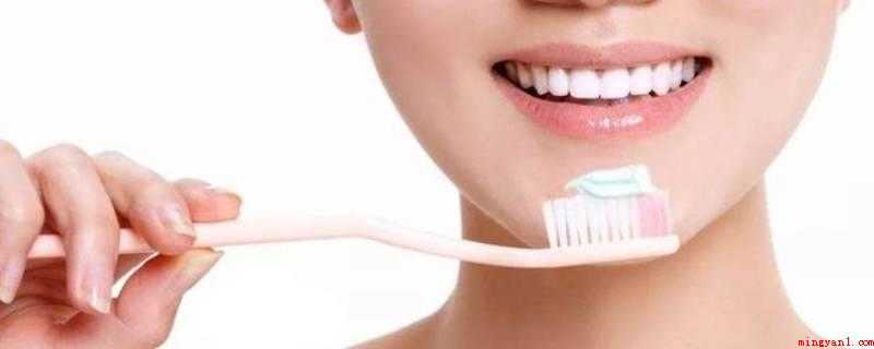 去牙渍的方法(去牙渍的方式 有:墨鱼骨粉洗牙法、应用牙线棒、45夹角刷牙、)