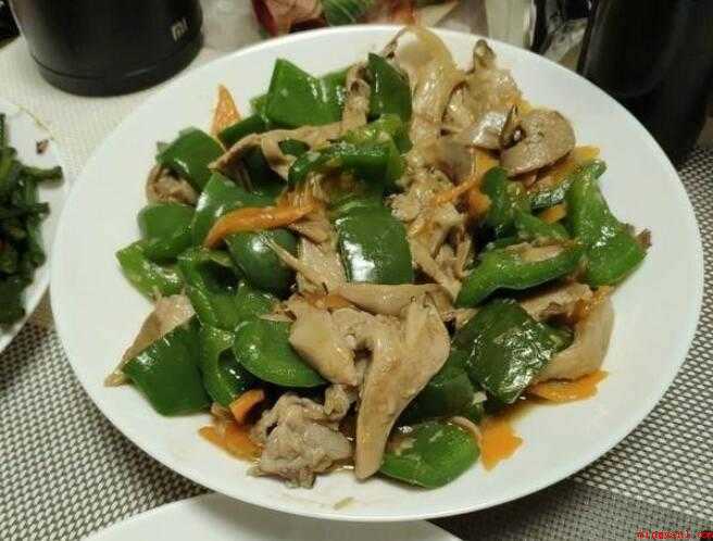 大粗蘑菇怎么炒好吃(素炒大粗蘑菇,做法简单)