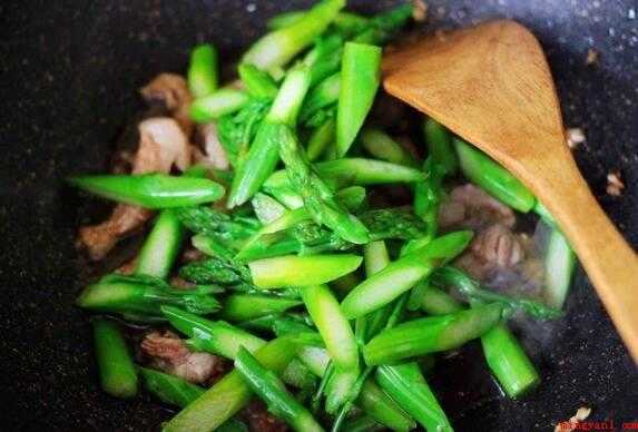 芦笋炒肉怎么炒
