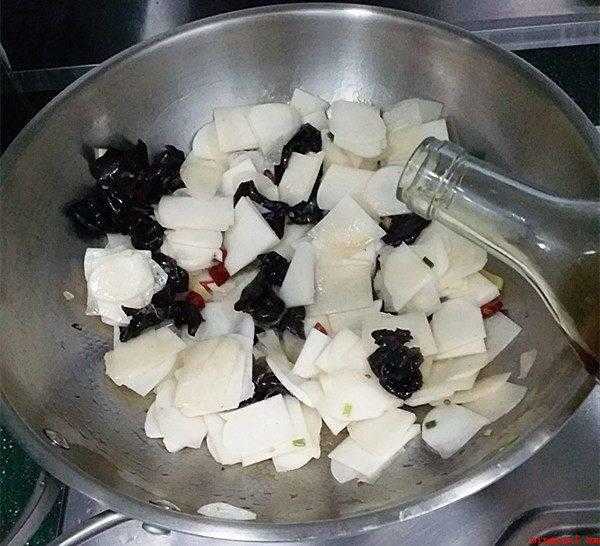 炒地瓜怎么做好吃(胡萝卜怎么做好吃 红薯配料)