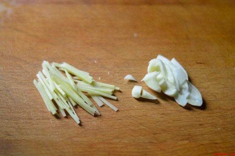 剔骨鸡腿肉怎么做好吃(鸡腿这样做,简单又好吃)