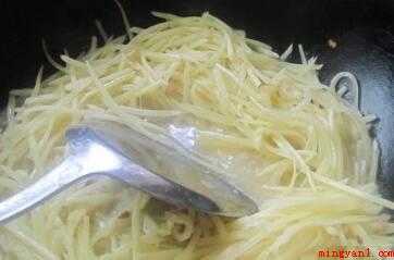 酸辣土豆丝的做法