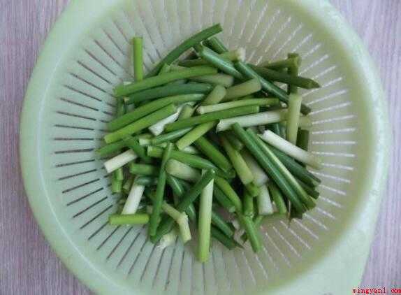蒜台怎么做(蒜台包子排骨的做法_健康频道)