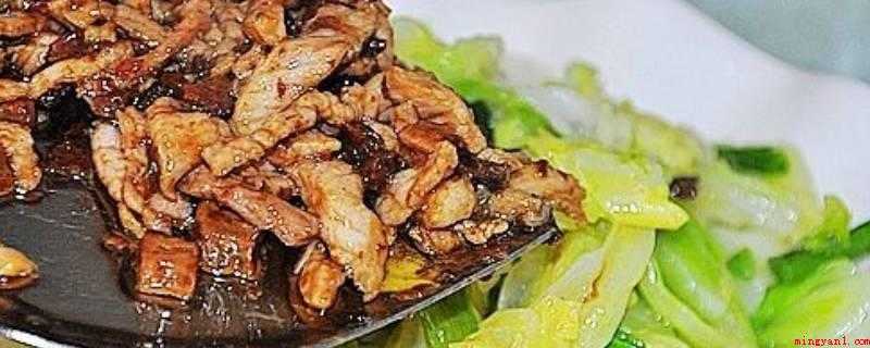 炒包菜怎么做(小炒包菜,瘦猪肉,青涩,切洗好备用)