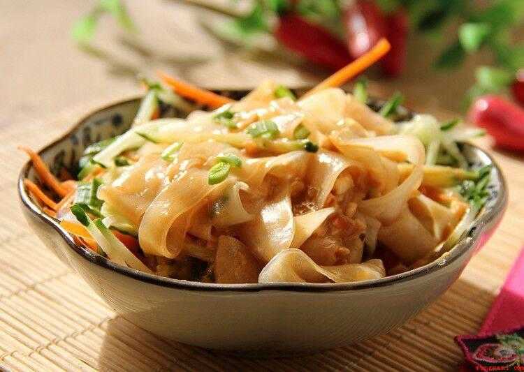 粉皮怎么做(青瓜、胡萝卜丝的常用原料)