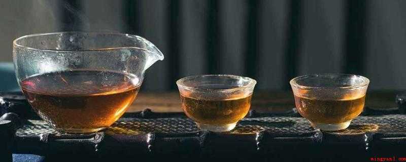 白茶的泡法(玻璃杯子里放5g白茶,用90度开水冲泡1分钟就可以)