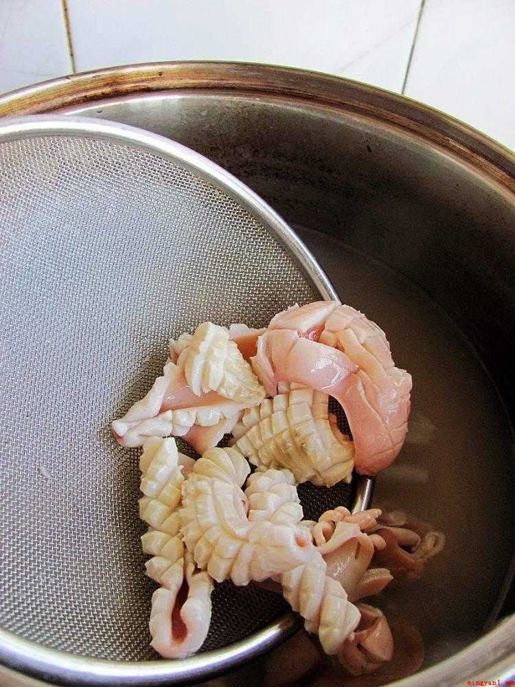 鱿鱼炒韭菜怎么炒(吃鱿鱼是一种好的选择,鱿鱼其营养价值毫不逊色于牛肉和金枪鱼)