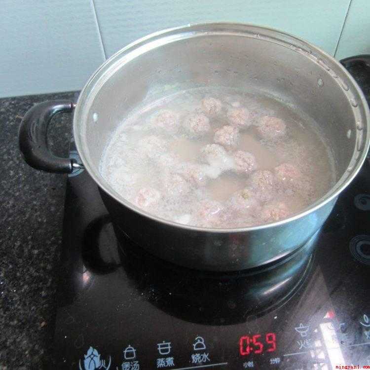 清水丸子肉馅怎么调(小火煮丸子营养成分 )