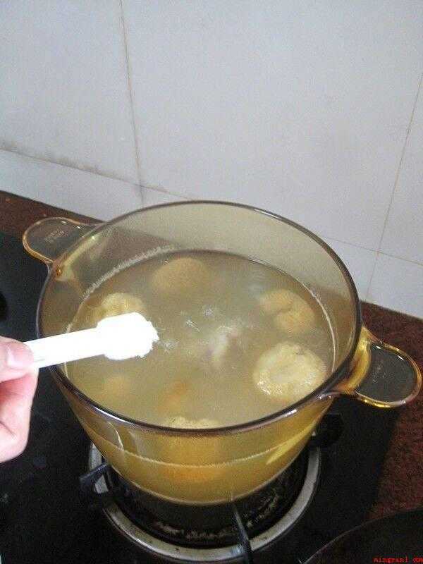 猴头菇怎么做（猴头菇提前一晚浸泡,隔一段时间换一遍水）