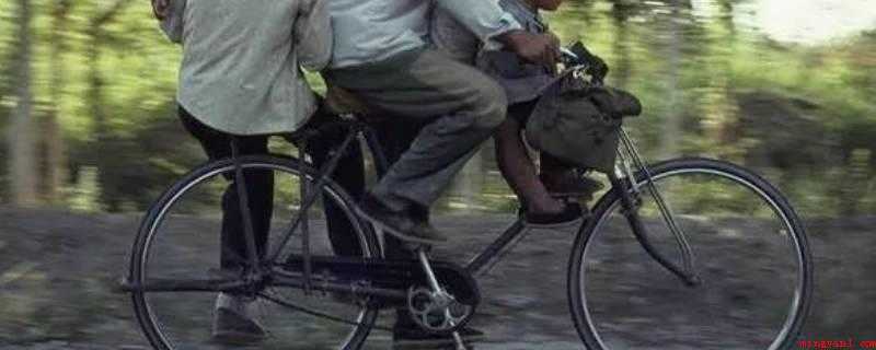 70年代结婚三大件是指什么(单车、腕表、缝纫机。70时代,计划经济下,物资供应紧缺)