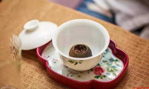 桔普茶怎么泡（泡橘普茶的方法:用茶针在小青柑底部开两三个小孔）