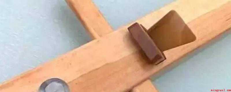 刨子是什么工具(用来刨直、削薄、出光、作平物面的一种木工工具)