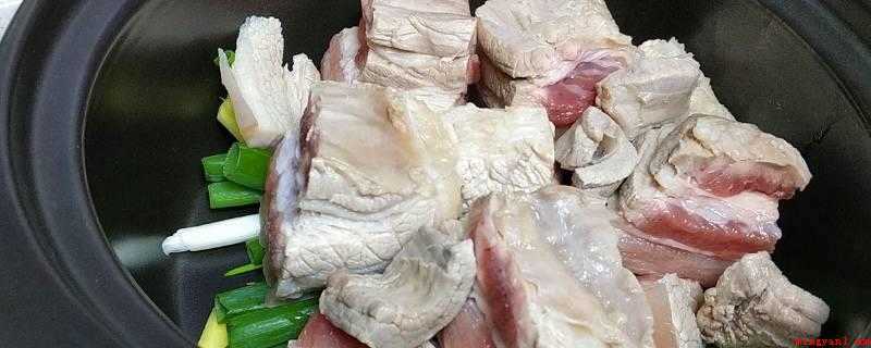 炖肉怎么做(火炖烂,连汁盛碗即成)