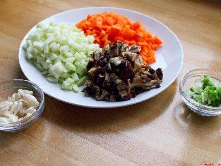 三丁怎么炒(蔬菜的营养素不可低估_健康频道)