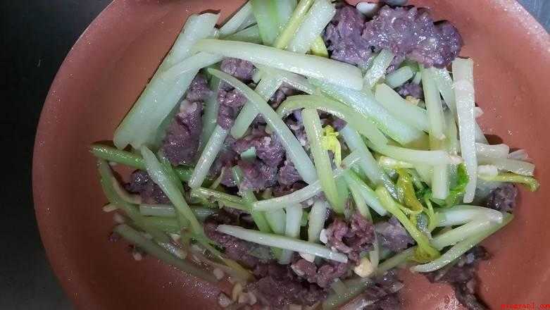 牛肉可以搭什么蔬菜炒(牛肉可以和芹菜炒,具体做法)