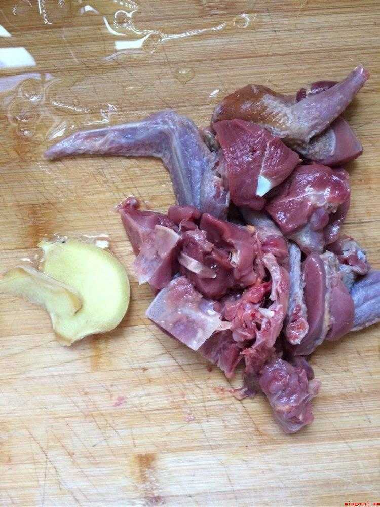 斑鸠怎么做(斑鸠是鸽形目,斑鸠属飞禽的通称)