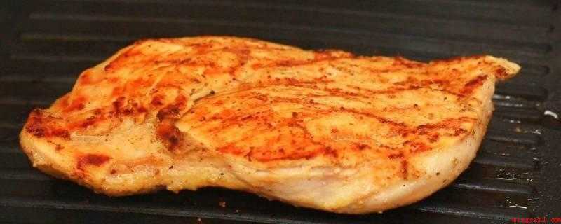 香煎鸡胸肉热量(100克鸡胸肉含有133卡路里)