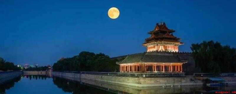 近水楼台先得月下一句(诗近水楼台先得月,向阳花木易为春)